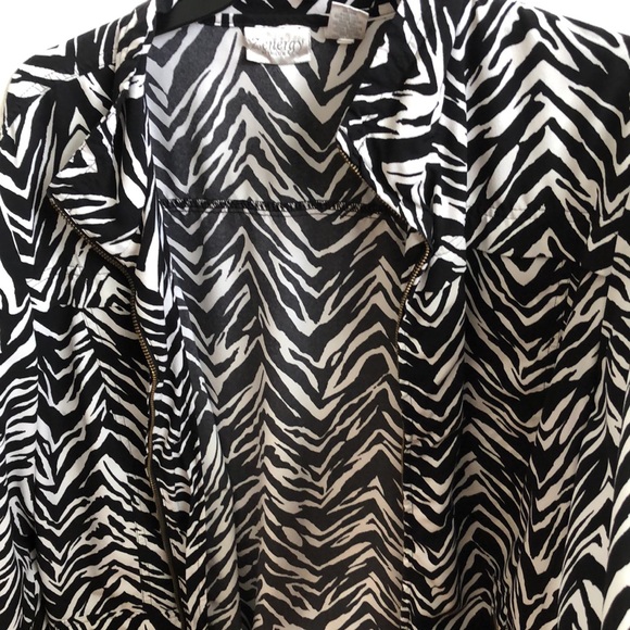 Cute Zip Up Lightweight Zebra Print Jacket - Picture 3 of 3